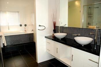 Spinnakers By 4* Rockingham